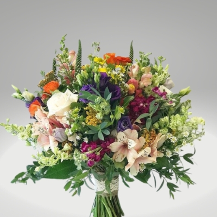 Blossoms of Everlasting Love: The Best Flower Bouquets for an Enchanting Anniversary